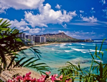 waikiki sunset 2 bedroom with diamond head view and parking