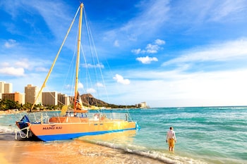 waikiki sunset 2 bedroom with diamond head view and parking