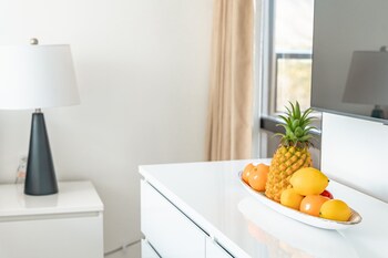 waikiki sunset 2 bedroom with diamond head view and parking