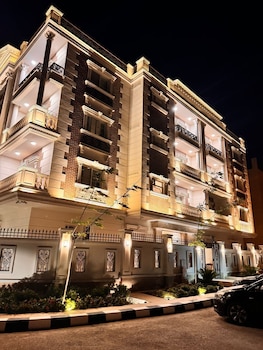 white palace serviced apartments