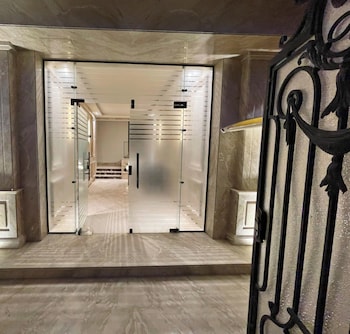 white palace serviced apartments