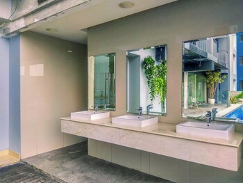 comfy and minimalist studio apartment at evenciio margonda