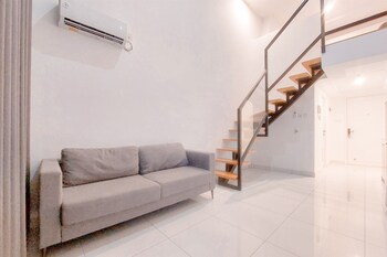 homey and comfy studio loft at kingland avenue apartment