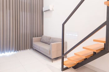 homey and comfy studio loft at kingland avenue apartment