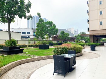 modern look and restful studio at azalea suites apartment