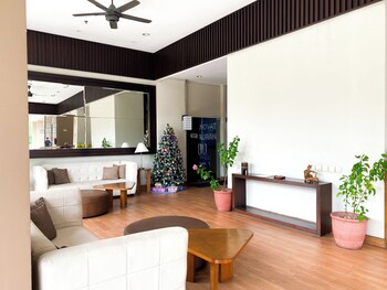 modern look and restful studio at azalea suites apartment