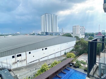 modern look and restful studio at azalea suites apartment