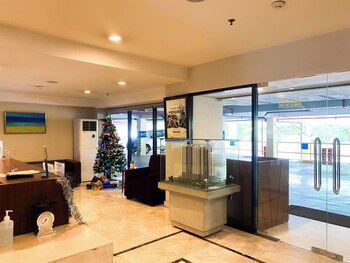 modern look and restful studio at azalea suites apartment