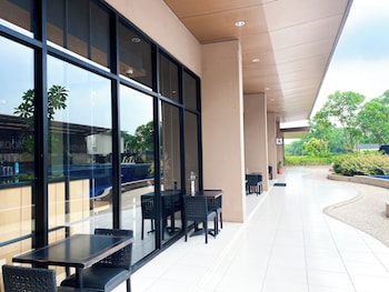 modern look and restful studio at azalea suites apartment