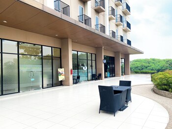 modern look and restful studio at azalea suites apartment