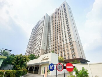 modern look and restful studio at azalea suites apartment