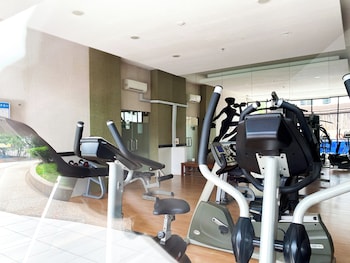 modern look and restful studio at azalea suites apartment