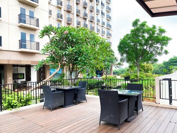modern look and restful studio at azalea suites apartment