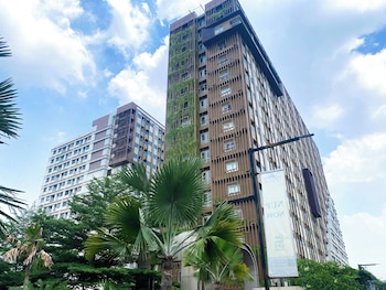 cozy and warm studio at lrt city jatibening apartment