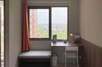 cozy and warm studio at lrt city jatibening apartment