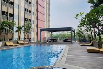 cozy and warm studio at lrt city jatibening apartment