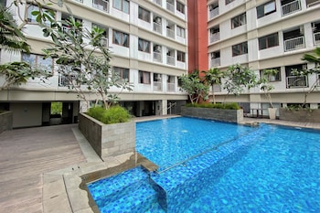 cozy and warm studio at lrt city jatibening apartment
