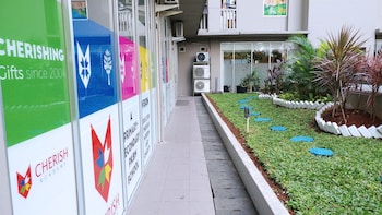 minimalist and cozy 1br green bay pluit apartment