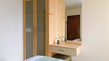 comfortable and restful 2br at great western apartment