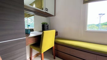 modern look 1br apartment at silkwood residence