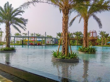 Cozy And Comfortable 1Br At Gold Coast Apartment,,3 star