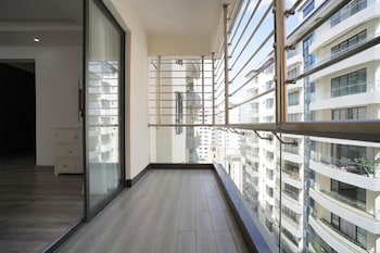 lux suites platinum oak residency