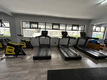 lux suites platinum oak residency