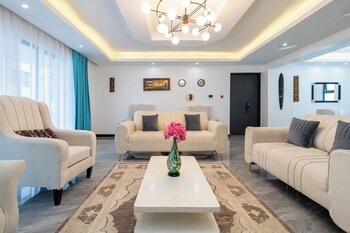 lux suites platinum oak residency