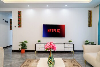 lux suites platinum oak residency