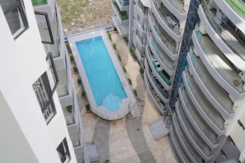 lux suites platinum oak residency