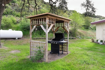 Dew Duck Inn,,2 star
