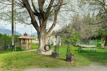 Dew Duck Inn,,2 star