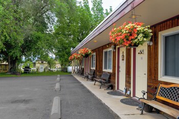 Dew Duck Inn,,2 star