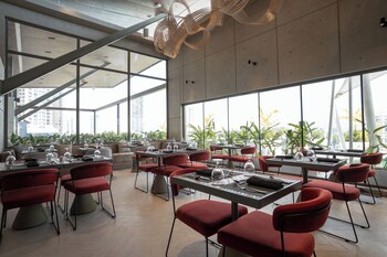 sesaya poshtel and bistro