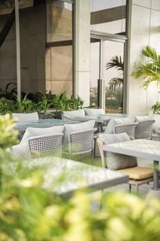 sesaya poshtel and bistro