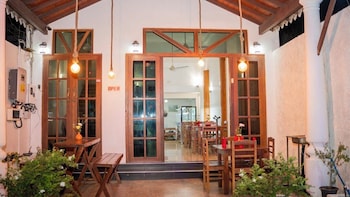 Yash Rest Inn,270 Lewis Pl,3 star