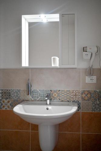 avola