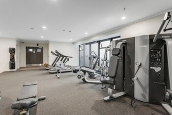 city hideaway 1 br apt with pool gym