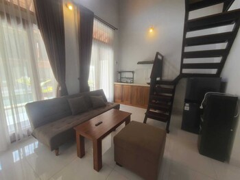 The Pancoran Villa,,3 star