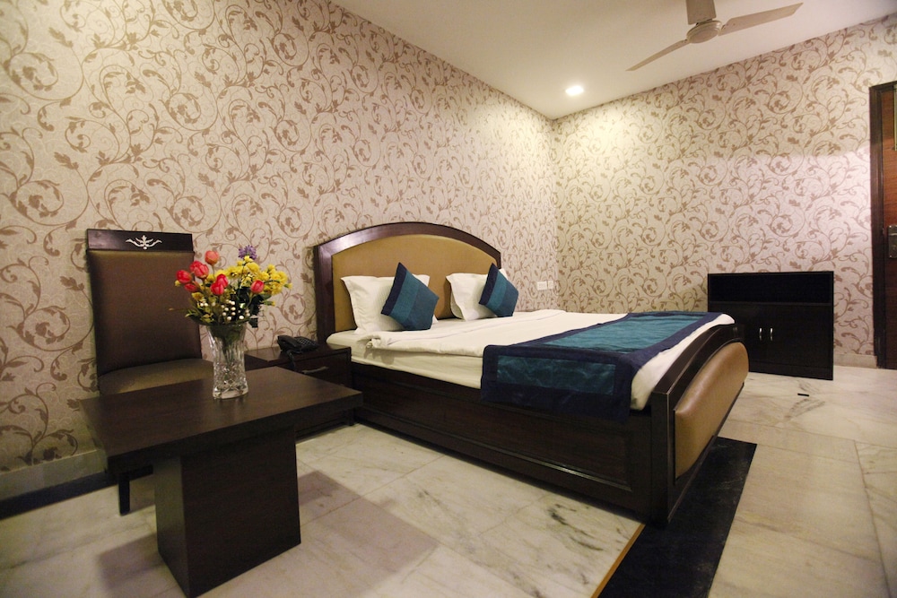 Jmd Residency,Delhi>>Chhatarpur,2.5 star