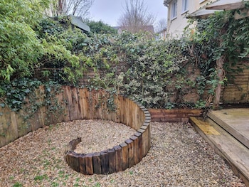 3 Bedrooms - Sleep 7 - Garden - Private Parking,,4 star