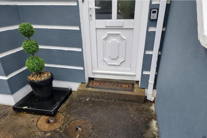 3 bedrooms sleep 7 garden private parking