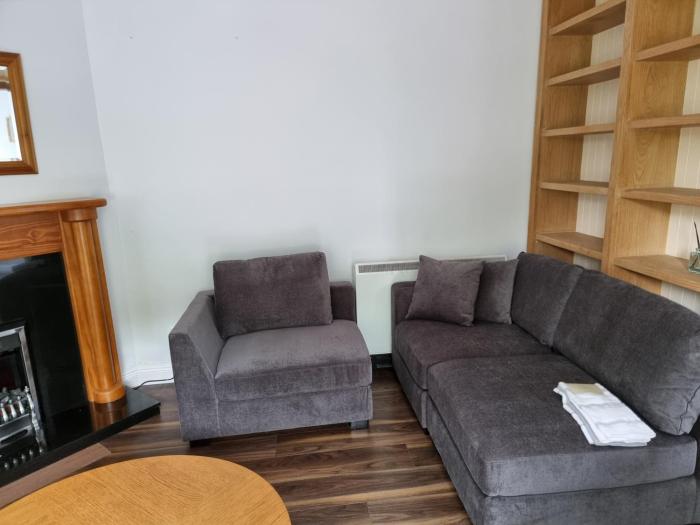 3 bedrooms sleep 7 garden private parking