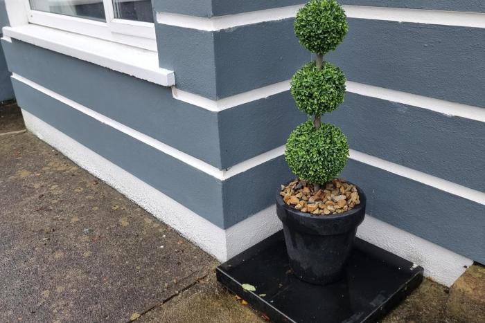 3 bedrooms sleep 7 garden private parking