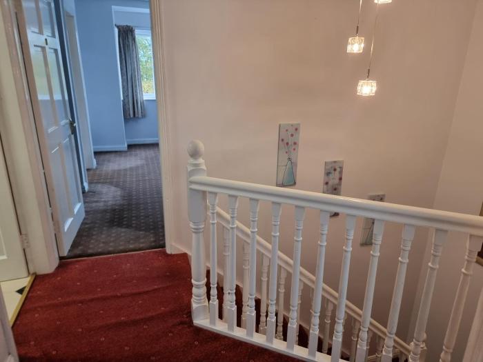 3 bedrooms sleep 7 garden private parking