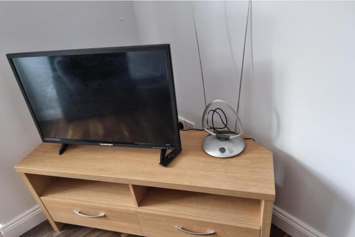 3 bedrooms sleep 7 garden private parking