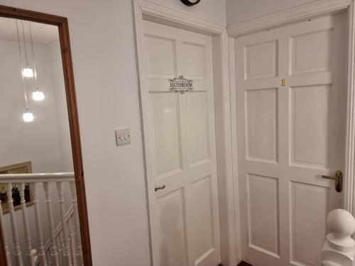 3 bedrooms sleep 7 garden private parking