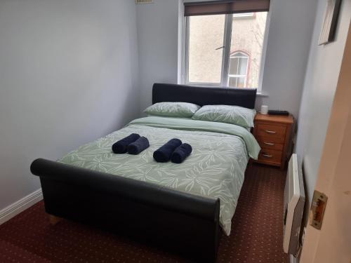 3 bedrooms sleep 7 garden private parking