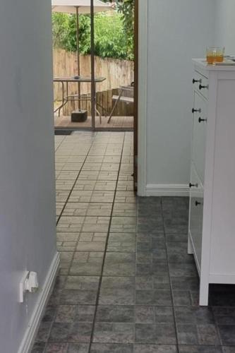 3 bedrooms sleep 7 garden private parking