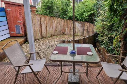 3 bedrooms sleep 7 garden private parking